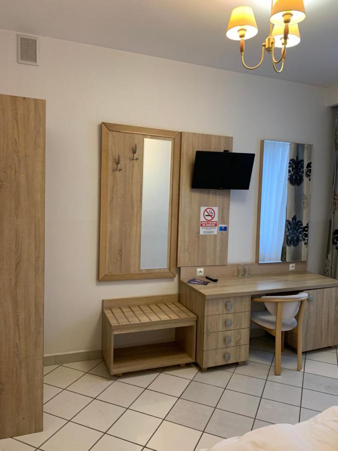 Hotel Lotos Rawicz Esterno foto